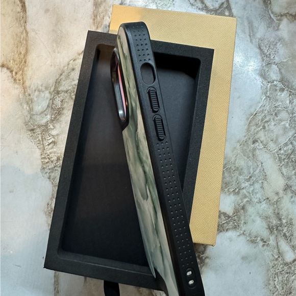 BURGA Pistachio Cheesecake Elite Gunmetal Trim MagSafe iPhone 14 Pro Case BNIB - Picture 3 of 6